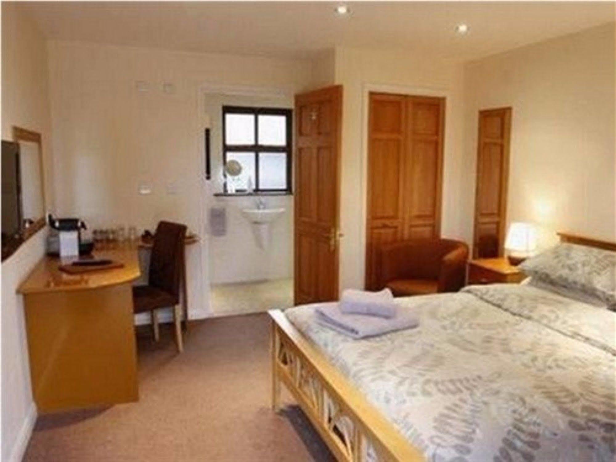 The Crown Radnage Hotell Exteriör bild